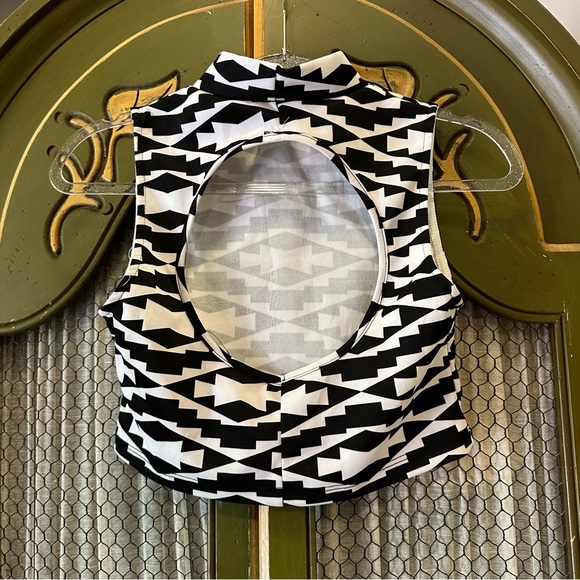 NWT VINTAGE JOYCE LESLIE CROPPED OPEN BACK TOP size M - Picture 4 of 5